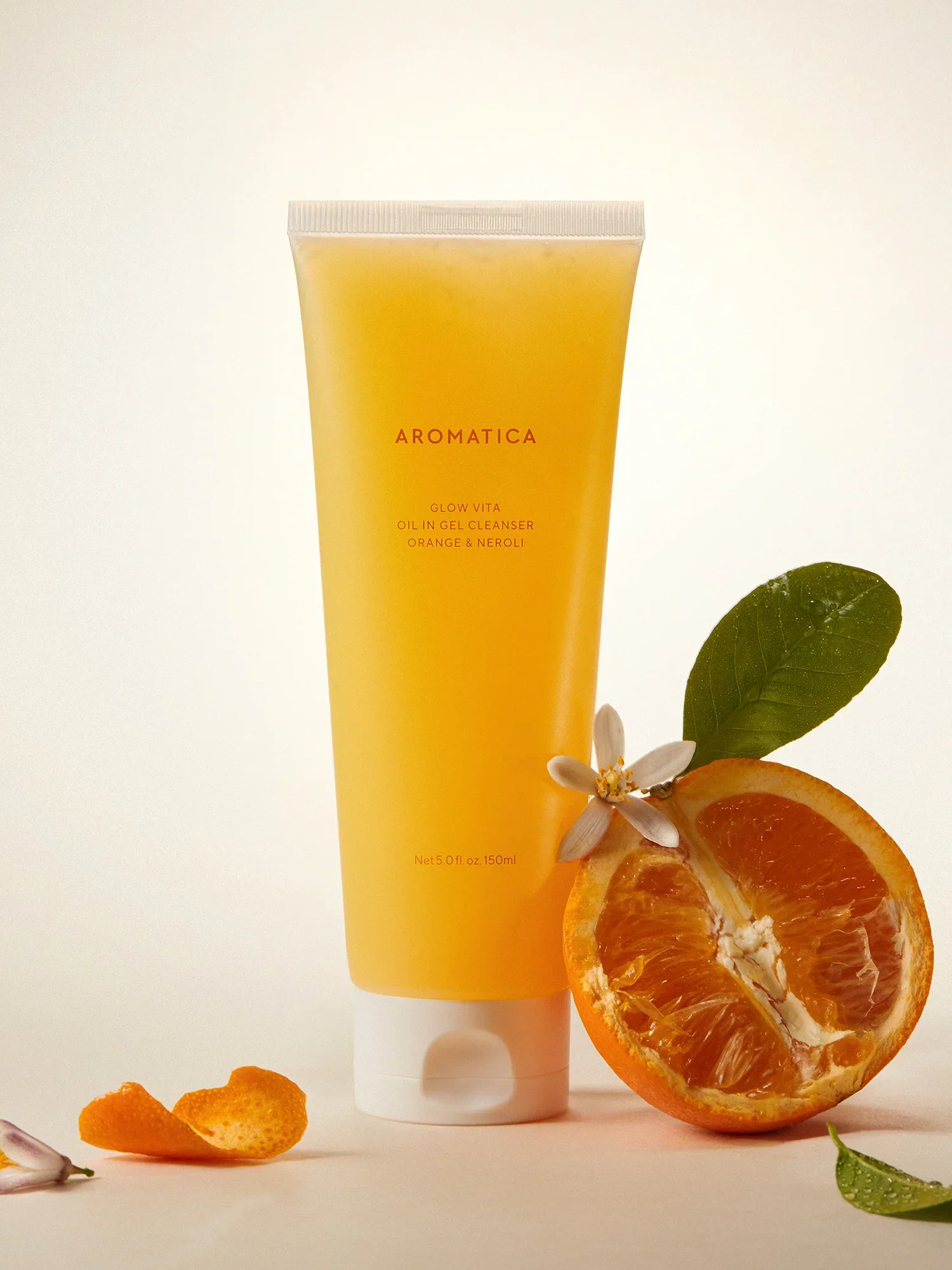 Glow Vita Oil in Gel Cleanser Orange & Neroli 150ml - Image 4